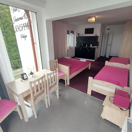 Nad Jeziorem Charzykowskim Emilia * 차르지코비