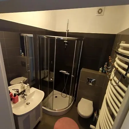 Nad Jeziorem Charzykowskim Emilia 차르지코비