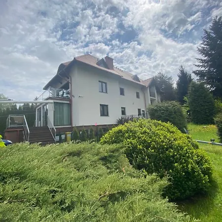 Nad Jeziorem Charzykowskim Emilia 아파트 *