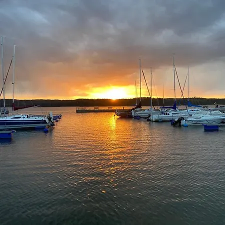 Nad Jeziorem Charzykowskim Emilia