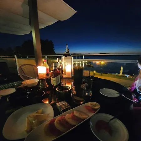 Nad Jeziorem Charzykowskim Emilia 아파트 *