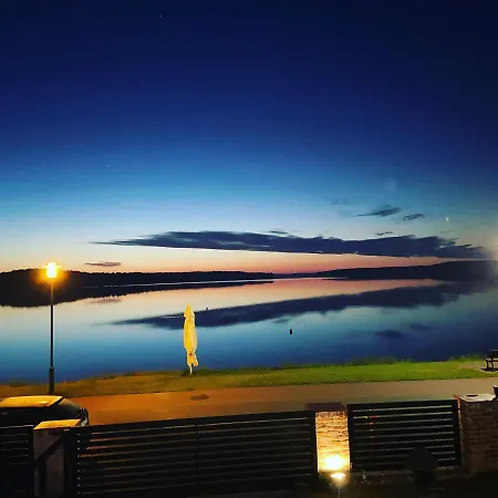 Nad Jeziorem Charzykowskim Emilia 아파트 *