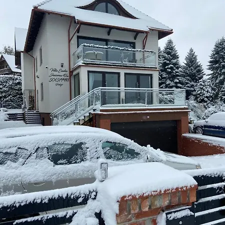 Nad Jeziorem Charzykowskim Emilia 아파트 *