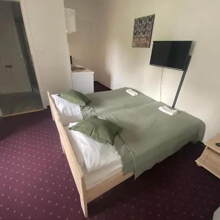 Nad Jeziorem Charzykowskim Emilia 차르지코비