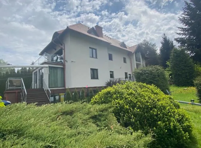 Nad Jeziorem Charzykowskim Emilia 公寓 *