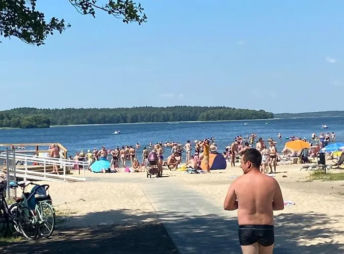 Nad Jeziorem Charzykowskim Emilia * 哈日科维