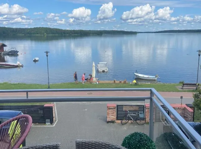 Nad Jeziorem Charzykowskim Emilia 哈日科维