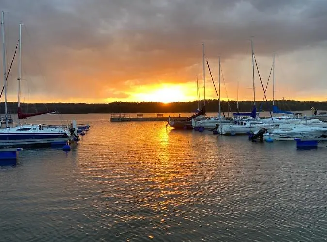 Nad Jeziorem Charzykowskim Emilia