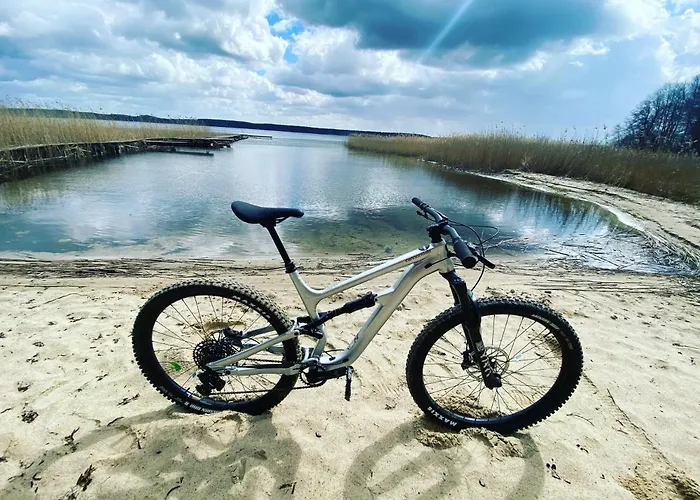 Nad Jeziorem Charzykowskim Emilia 公寓 哈日科维