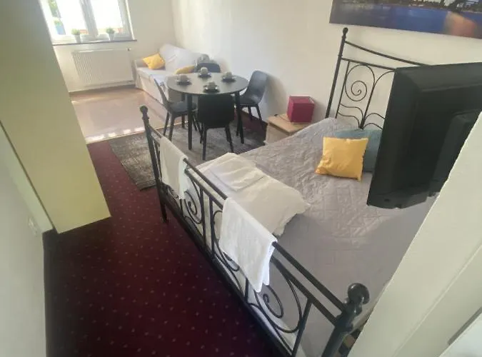 Nad Jeziorem Charzykowskim Emilia 公寓 哈日科维