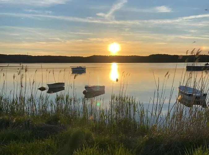 Nad Jeziorem Charzykowskim Emilia * 哈日科维