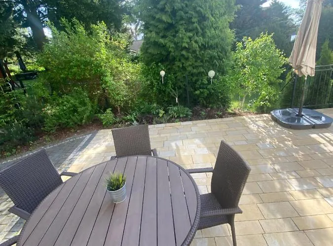 Nad Jeziorem Charzykowskim Emilia * 哈日科维