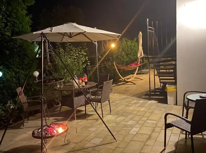 Nad Jeziorem Charzykowskim Emilia 公寓