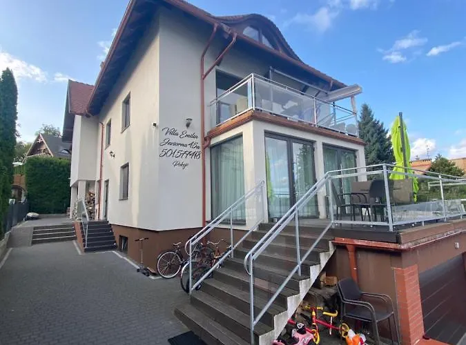 Nad Jeziorem Charzykowskim Emilia 公寓 哈日科维