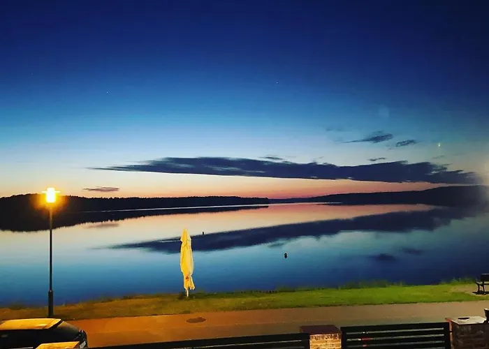 Nad Jeziorem Charzykowskim Emilia 公寓 *