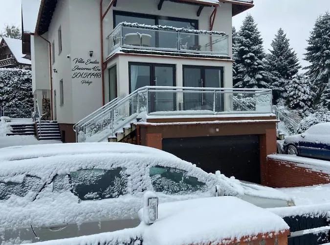 Nad Jeziorem Charzykowskim Emilia 公寓 *