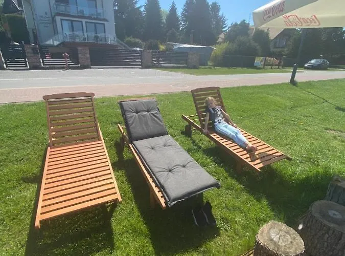 Nad Jeziorem Charzykowskim Emilia 哈日科维