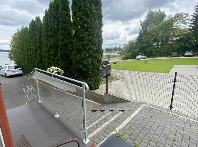 Nad Jeziorem Charzykowskim Emilia 哈日科维