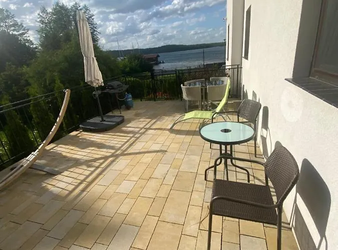 Nad Jeziorem Charzykowskim Emilia *