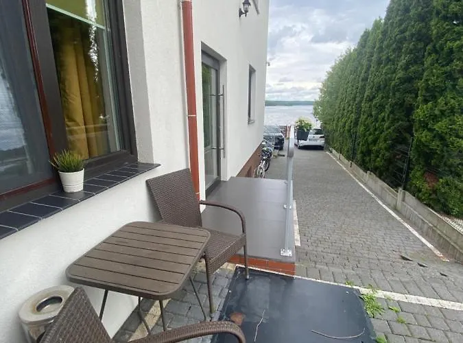 Nad Jeziorem Charzykowskim Emilia 公寓 *