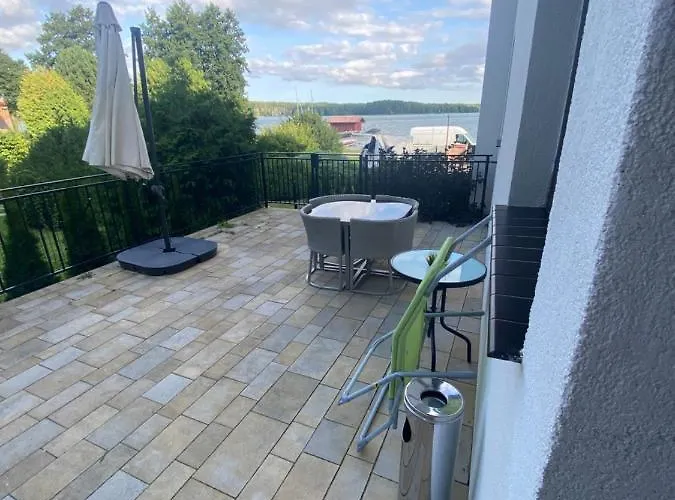 Nad Jeziorem Charzykowskim Emilia *