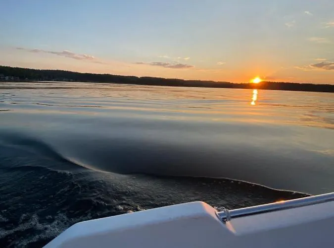 Nad Jeziorem Charzykowskim Emilia * 哈日科维