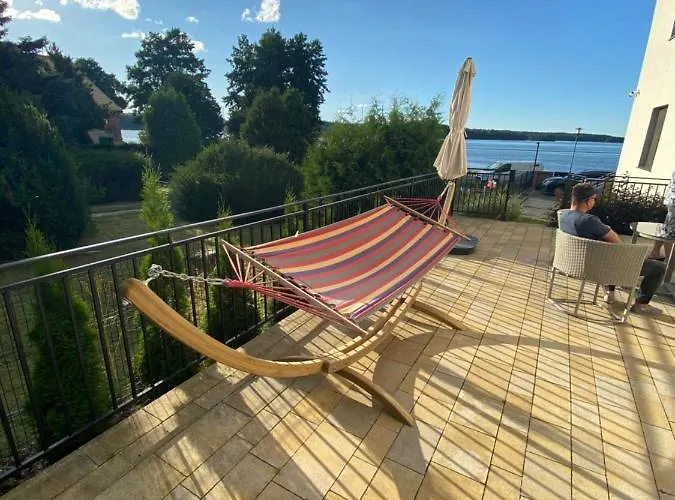 Nad Jeziorem Charzykowskim Emilia * 哈日科维