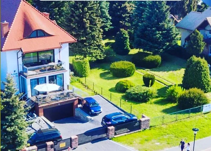 Nad Jeziorem Charzykowskim Emilia 哈日科维