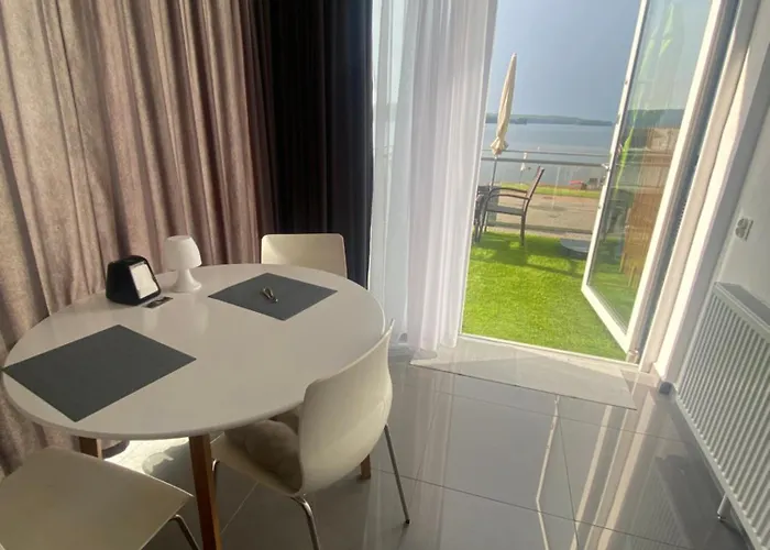 Nad Jeziorem Charzykowskim Emilia 公寓